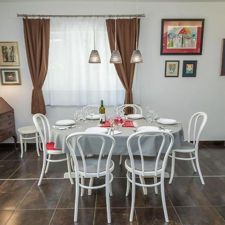 Spacious Holiday Home In Molat With Pool Brgulje Kültér fotó