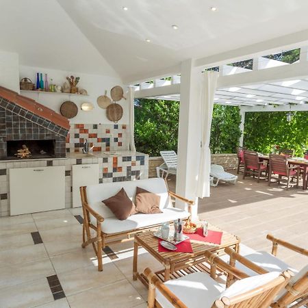 Spacious Holiday Home In Molat With Pool Brgulje Kültér fotó