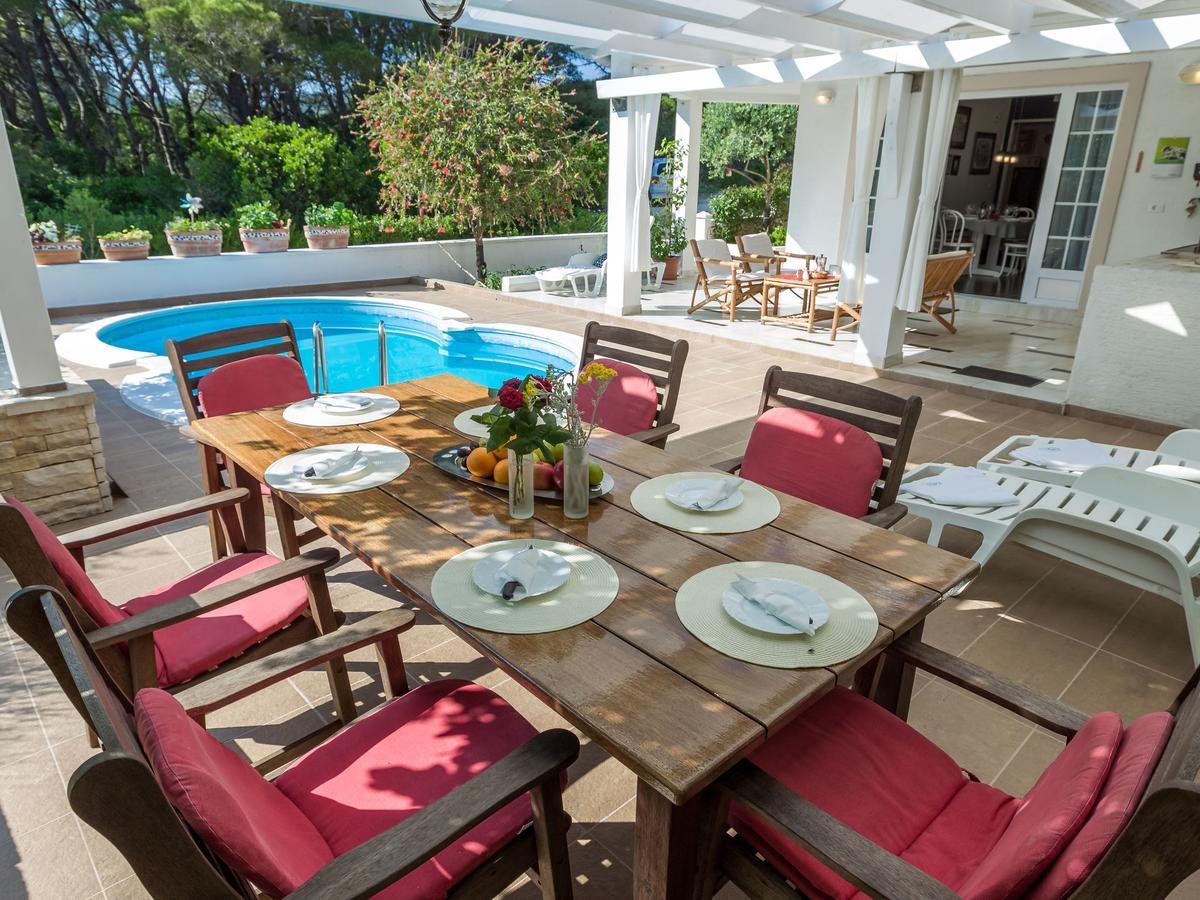 Spacious Holiday Home In Molat With Pool Brgulje Kültér fotó