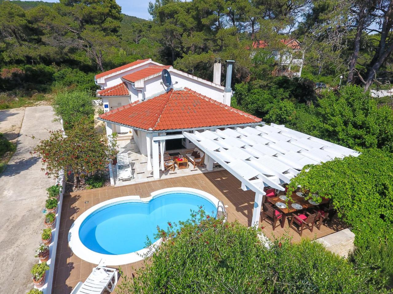 Spacious Holiday Home In Molat With Pool Brgulje Kültér fotó