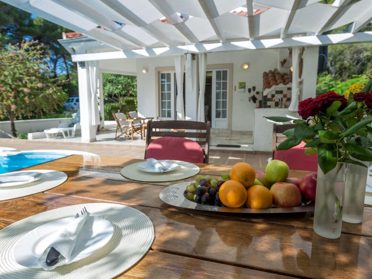 Spacious Holiday Home In Molat With Pool Brgulje Kültér fotó