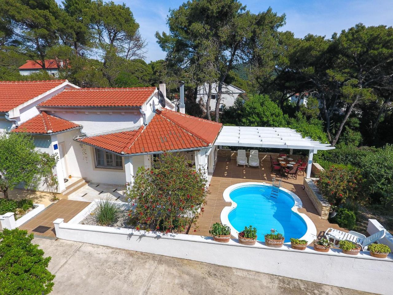 Spacious Holiday Home In Molat With Pool Brgulje Kültér fotó