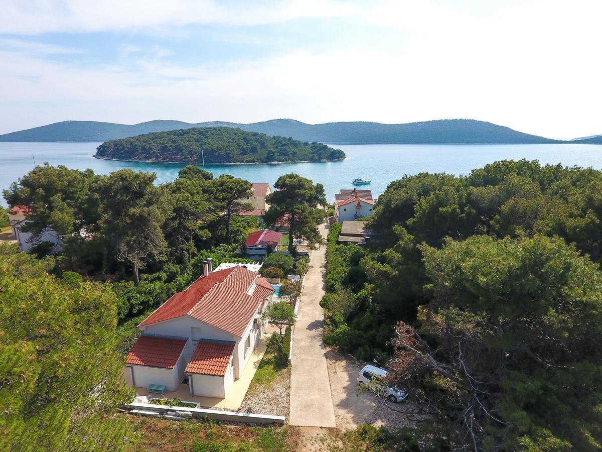 Spacious Holiday Home In Molat With Pool Brgulje Kültér fotó