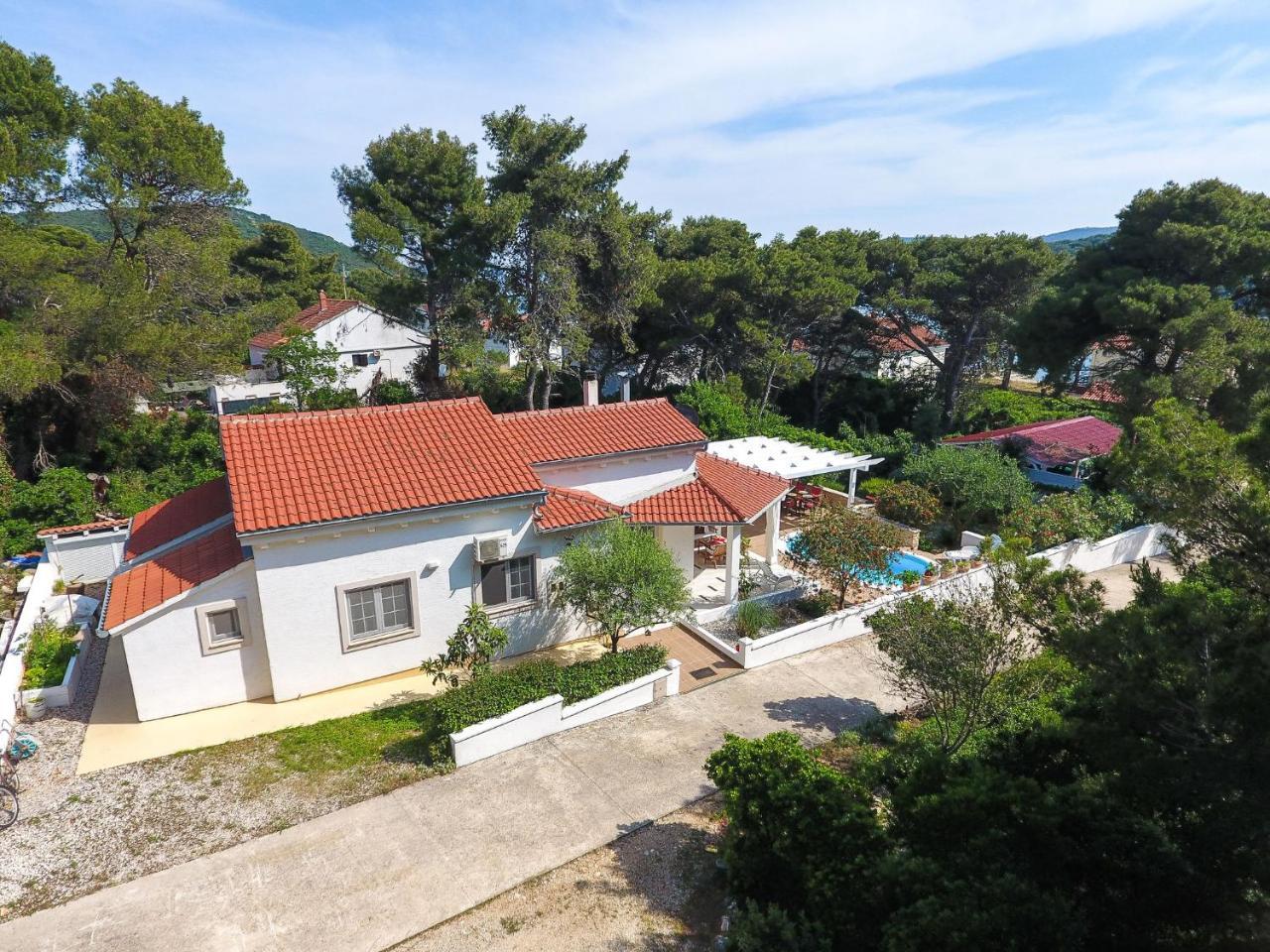 Spacious Holiday Home In Molat With Pool Brgulje Kültér fotó